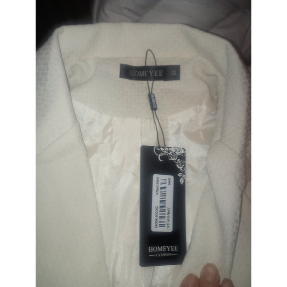 Homeyee Fashion Women's‎ White Blazer  2Xl NWT Double Breasted 3 Button Sleeve - Picture 3 of 4